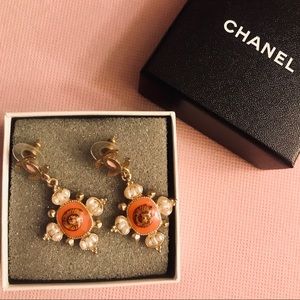 Chanel Gold Enamel Pearl Seashell CC logo Earrings